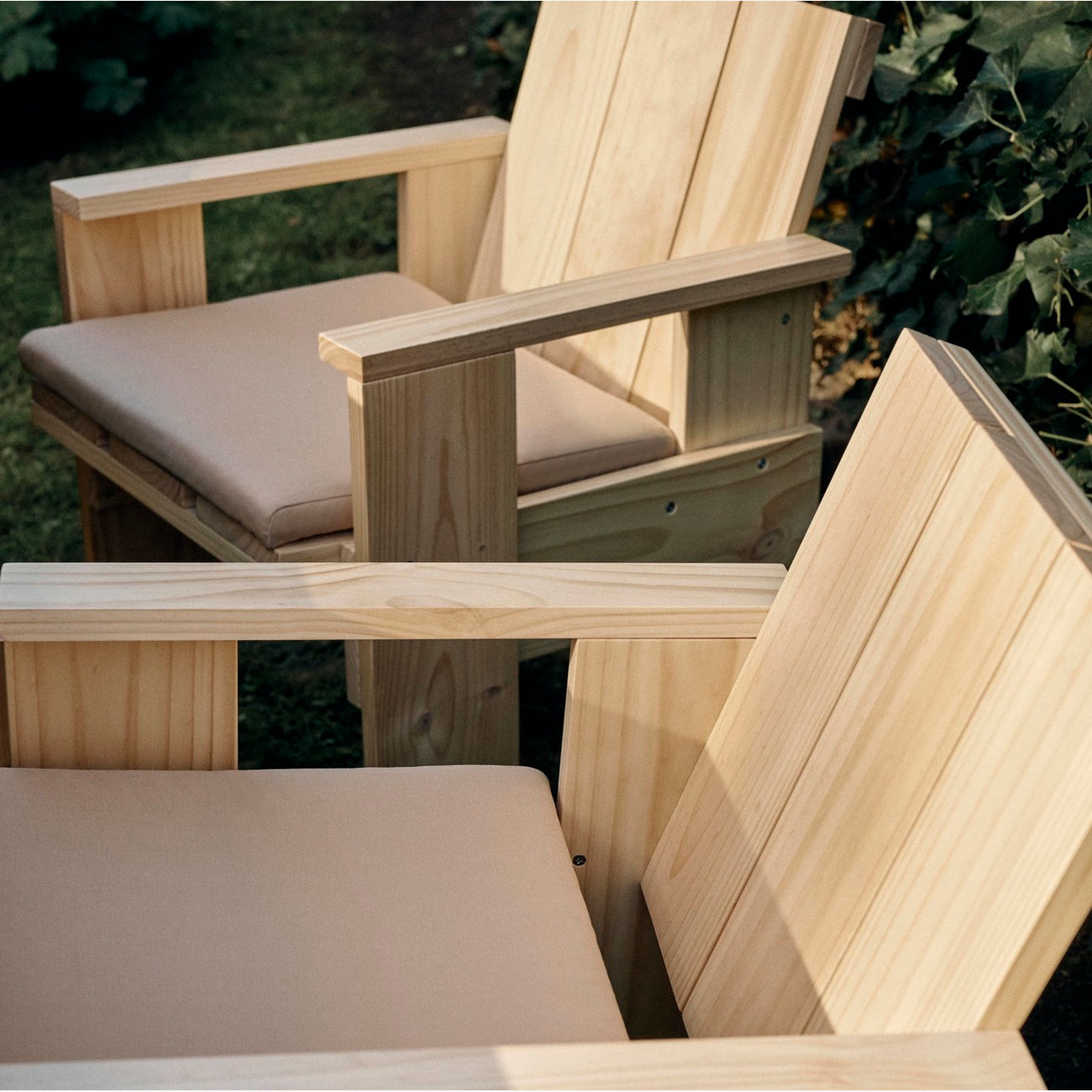 https://rietveldoriginals.com/cdn/shop/products/Krat-Dining-Chair-wb-lacquered-pinewood-Krat-Seat-Cushion-beige-ambiance-design_f160e7cc-62a3-47a3-8fc4-2e1d33bdfcd7.jpg?height=1300&pad_color=f6f6f6&v=1675782911&width=1300